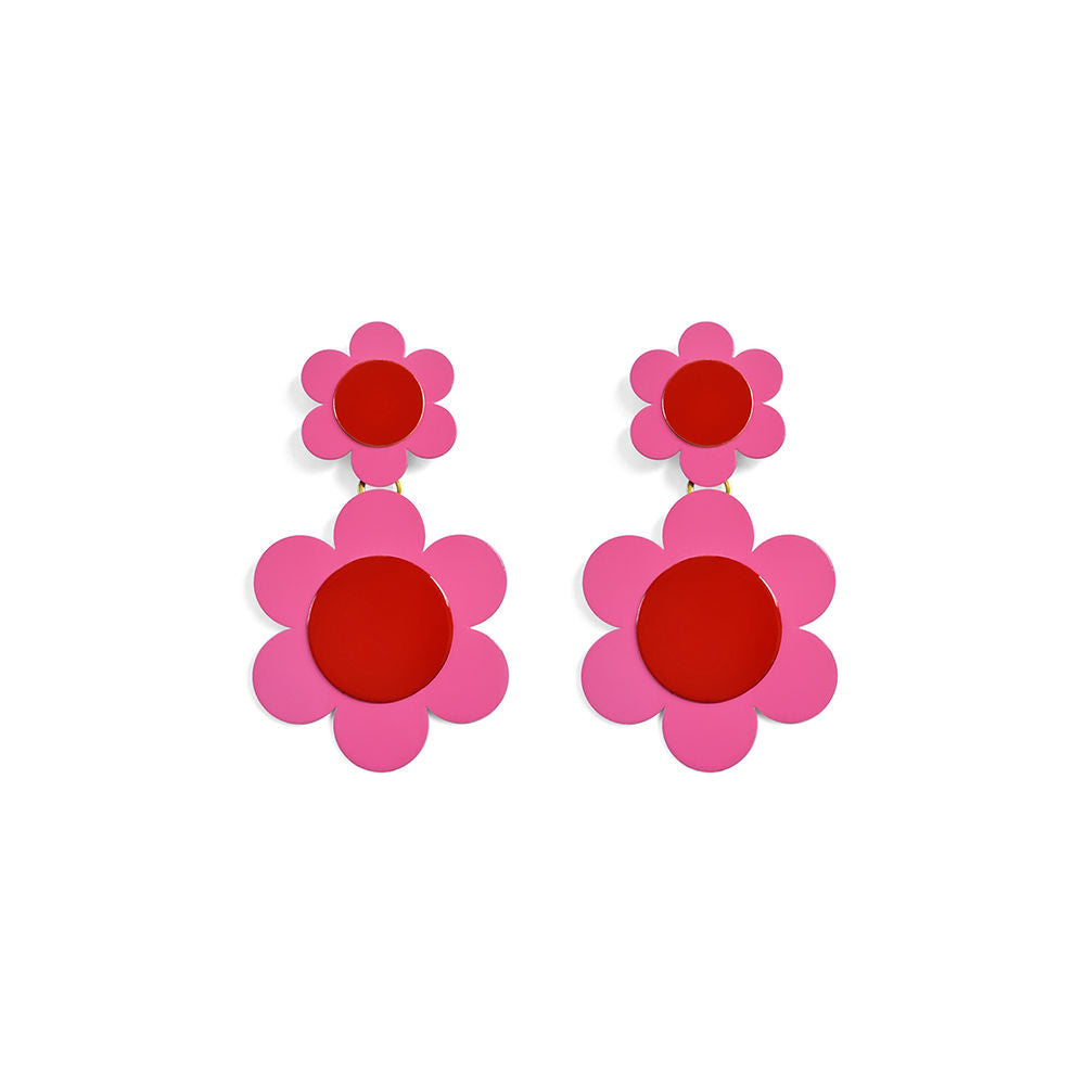 Pair of large pink daisy earrings with layered red centers, floral shapes and bold volume, displayed on a white background.